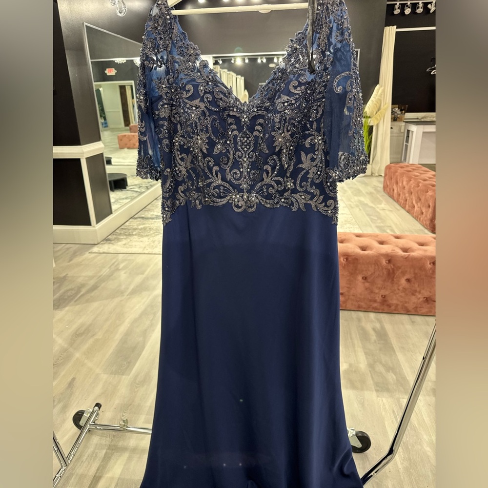 Elegant Navy Blue Lace Evening Dress